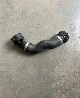 Engine coolant pipe/hose