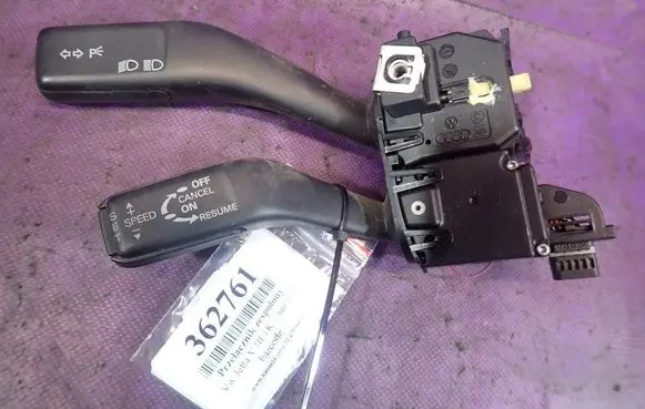 Volkswagen Jetta V Other switches/knobs/shifts 8P0953513