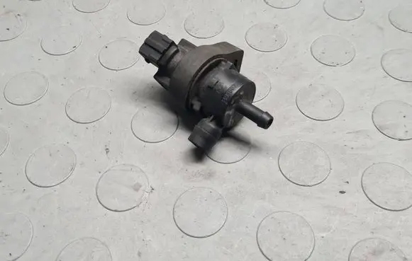BMW 5 E39 Valve vacuum 1433602