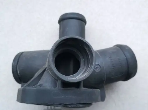 Audi A4 S4 B5 8D Thermostat housing 050121133C