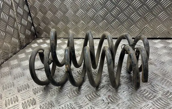 Nissan Quest Rear coil spring 