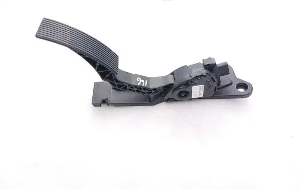 Mercedes-Benz ML W166 Accelerator throttle pedal A1663000004 00ZGS004