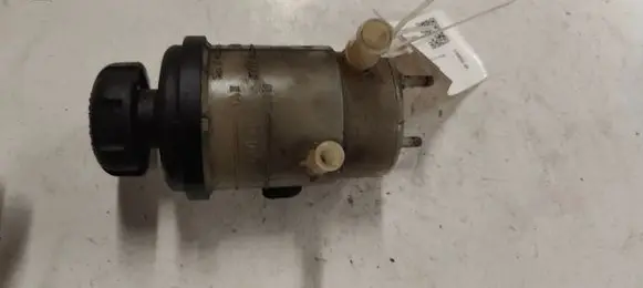 KIA Sorento Power steering fluid tank/reservoir