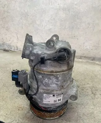 Nissan Qashqai J12 Air conditioning (A/C) compressor (pump) 006767111B5