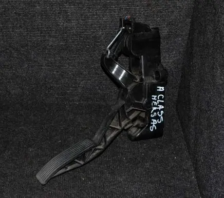Mercedes-Benz A W169 Accelerator throttle pedal A1693000404