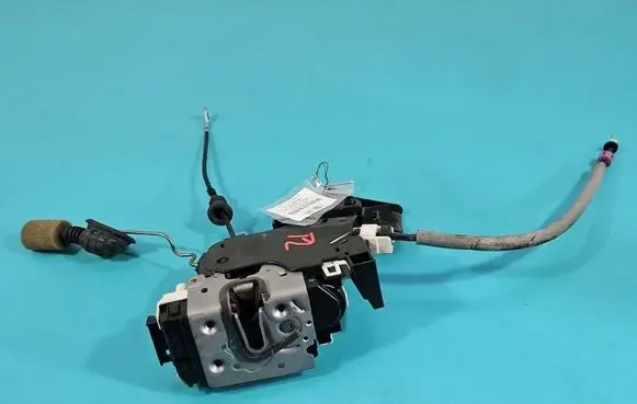 Mercedes-Benz C W204 Front door lock A2047200335 IMPRK1584745