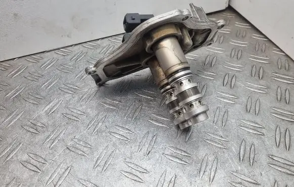 BMW 7 F01 F02 F03 F04 Camshaft vanos timing valve 7566277 7561265 11367561265
