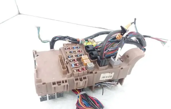 Toyota Corolla Verso E121 Fuse module 0520 143A14
