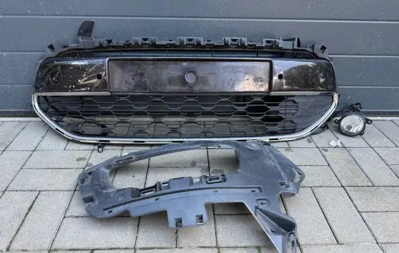 Citroen C4 II Picasso Front bumper lower grill AA36216279 A0006C02