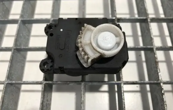 Renault Master III Air flap motor/actuator A21201700