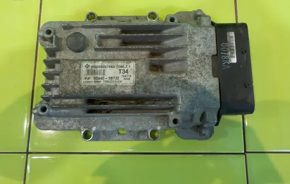 Hyundai Santa Fe Torque split ecu control unit/module 954403B732