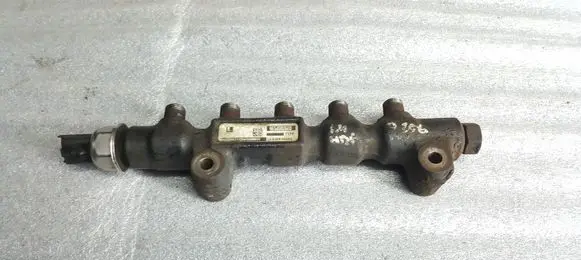 Peugeot 206 Fuel distributor 9653981180 9654592680