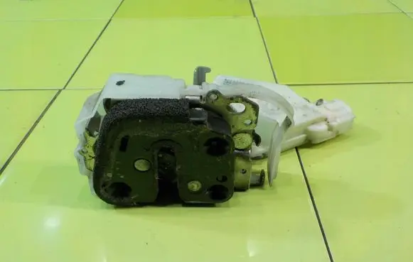 Suzuki Grand Vitara II Tailgate exterior lock 8055265J00 XP221