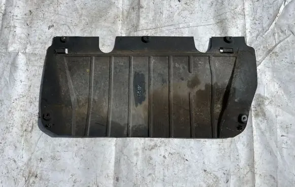 Renault Clio IV Engine splash shield/under tray 8200520829