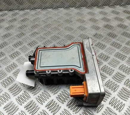 Voltage converter inverter