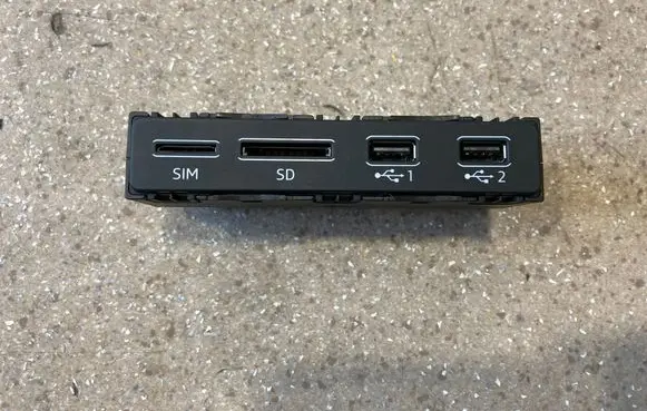 Audi Q7 4M USB socket connector 4N0035736A