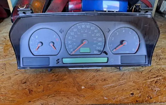 Volvo S70 V70 V70 XC Speedometer (instrument cluster) 9148932 69794670T 9168138