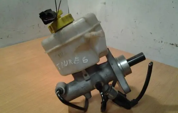Master brake cylinder