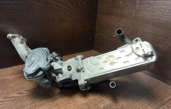 Mercedes-Benz Vito Viano W639 EGR valve cooler 6511420067 A6511420067
