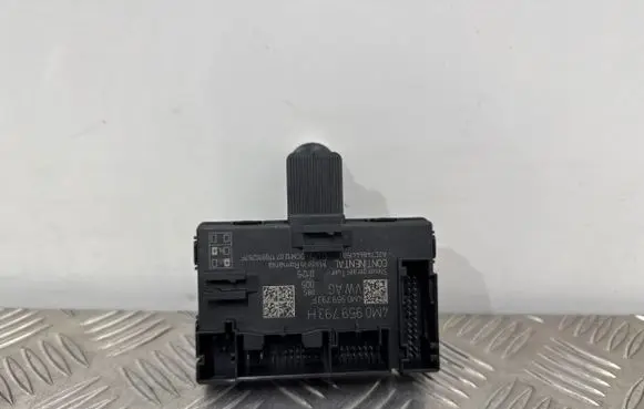 Audi A4 S4 B9 8W Door control unit/module 4M0959793H 4M0959793F