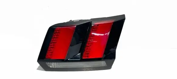 Tailgate rear/tail lights