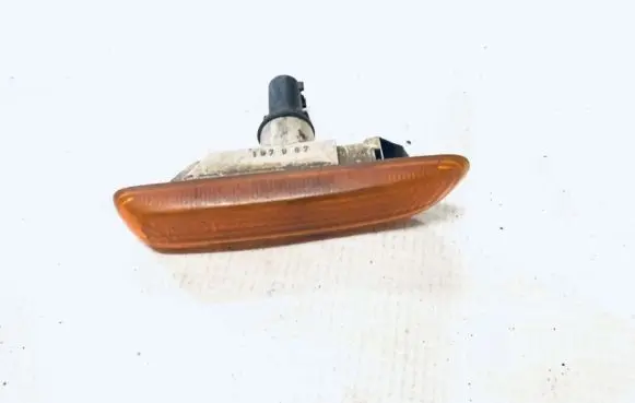 BMW 3 E46 Front fender indicator light 63138370720 6313-8370720