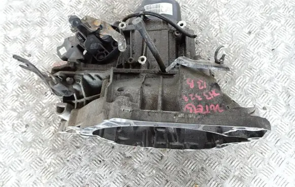 Nissan Note (E12) Manual 5 speed gearbox JH3323 S061645