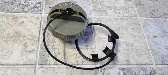 Mazda 3 I Fuel tank filler cap 