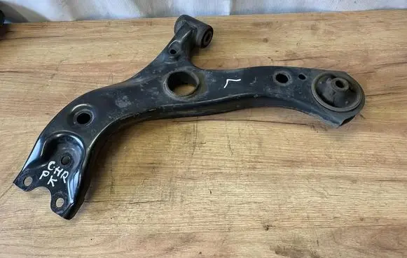 Toyota C-HR I Front lower control arm/wishbone 