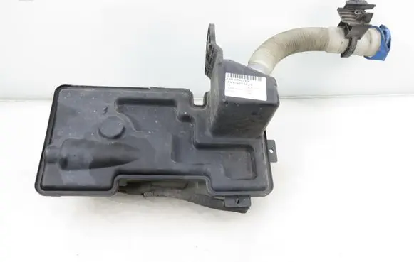 Volkswagen Tiguan Windshield washer fluid reservoir/tank 5N0955453 5N0955453A 5N0955453B