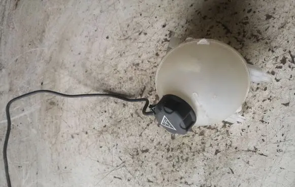 Peugeot 3008 I Coolant expansion tank/reservoir 9673334580