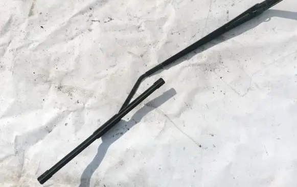 Front wiper blade arm