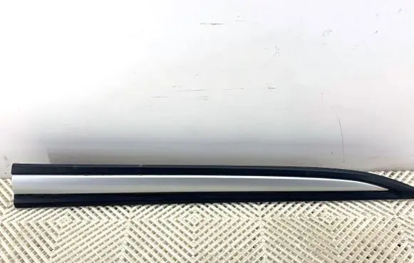Mitsubishi Outlander Front door trim (molding) 5727A404