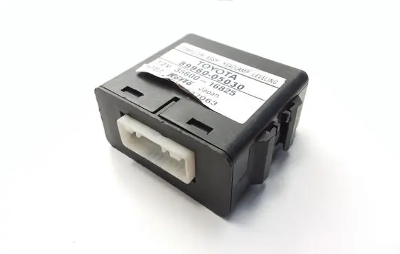Toyota Avensis T250 Light module LCM 8996005030 3560016825