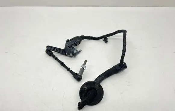 Porsche Cayenne (9Y0 9Y3) Rear air suspension level height sensor 4M0907503 8K09737036