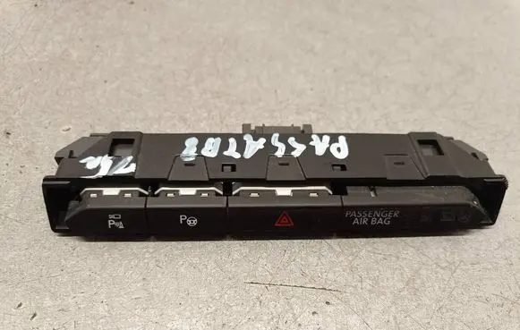 Volkswagen PASSAT B8 Hazard light switch 13007900 3G2853769A