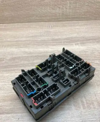 Citroen Xantia Fuse module 9568084080
