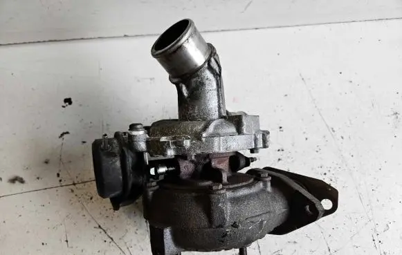 Toyota Auris 150 Turbo 172010N010 8T14440 7589701