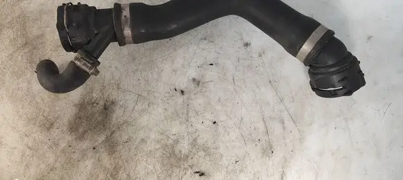 Engine coolant pipe/hose