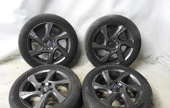 Volvo V40 Cross country R17 alloy rim