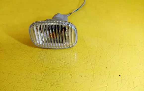 Toyota Avensis T250 Front fender indicator light 