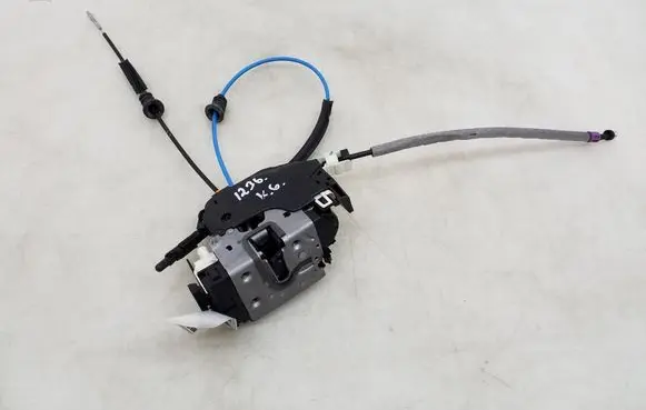 Mercedes-Benz GLK (X204) Rear door lock A2047301335