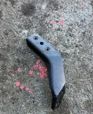 Front bumper mounting bracket