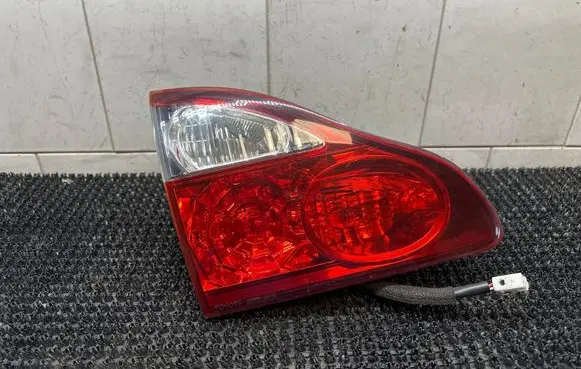 Toyota Avensis Verso Tailgate rear/tail lights