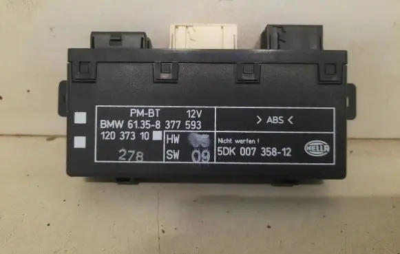 BMW 5 E39 Fan control module 8377593