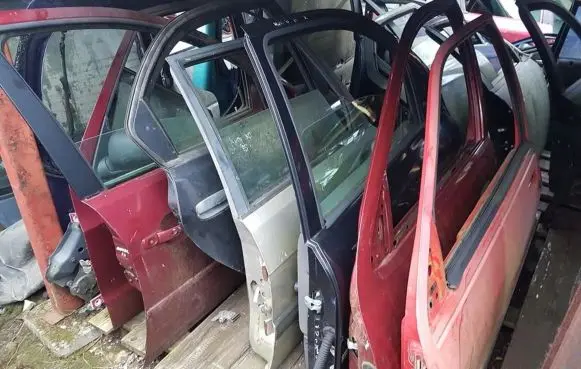 Alfa Romeo 166 Rear door pilkos