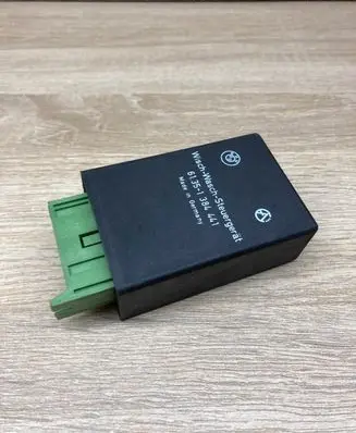 BMW 5 E34 Window wiper relay 1384441