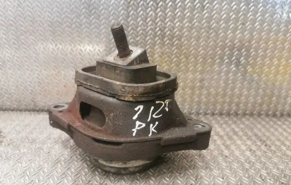 Land Rover Range Rover L322 Engine mount bracket 6752058