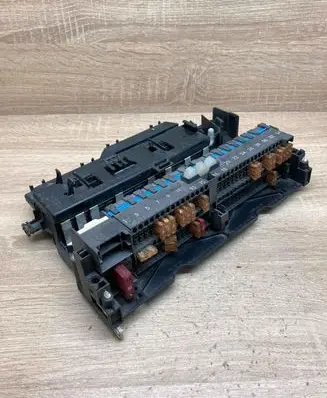 BMW 3 E46 Fuse module 8364540 8387153 E6314H