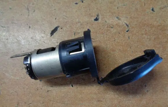 Mitsubishi Space Star 12 V Socket (front) 